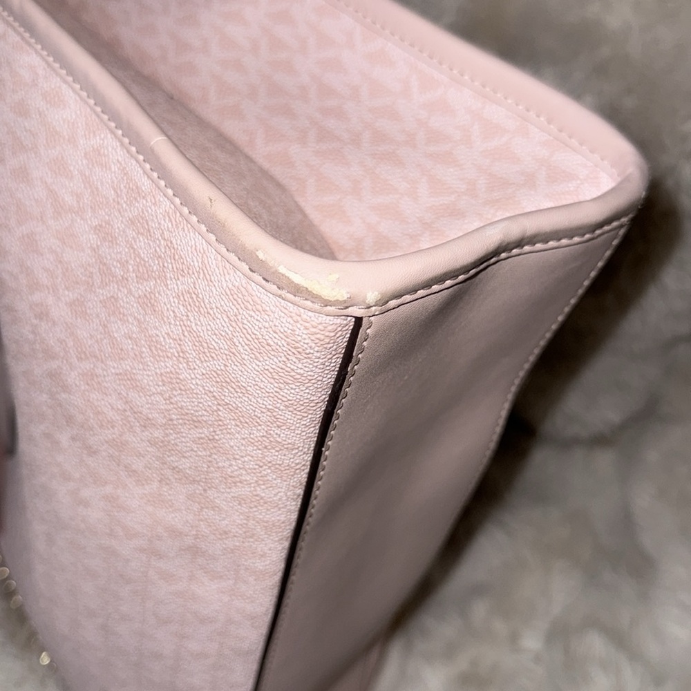 MICHEAL KORS MONOGRAM TOTE - Picture 6 of 12